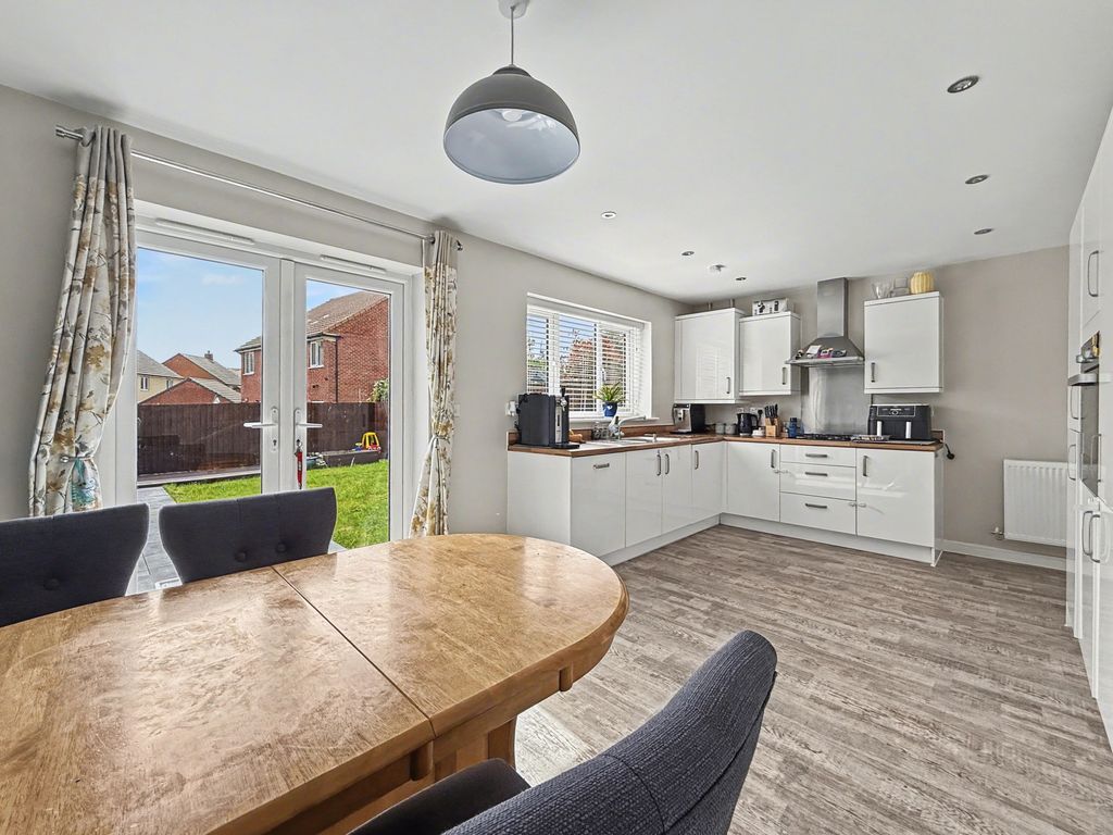 Property photo 2 of 10 Img4710