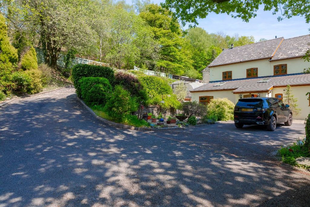 Property photo 2 of 85