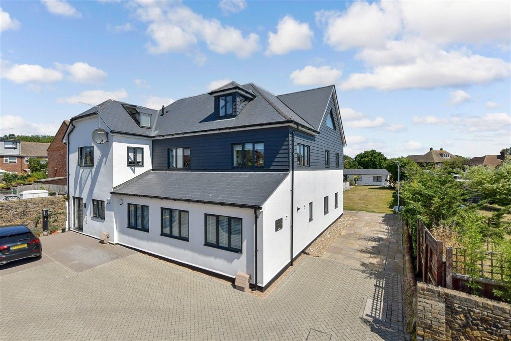 Property photo 1 of 16 External (Brochure)