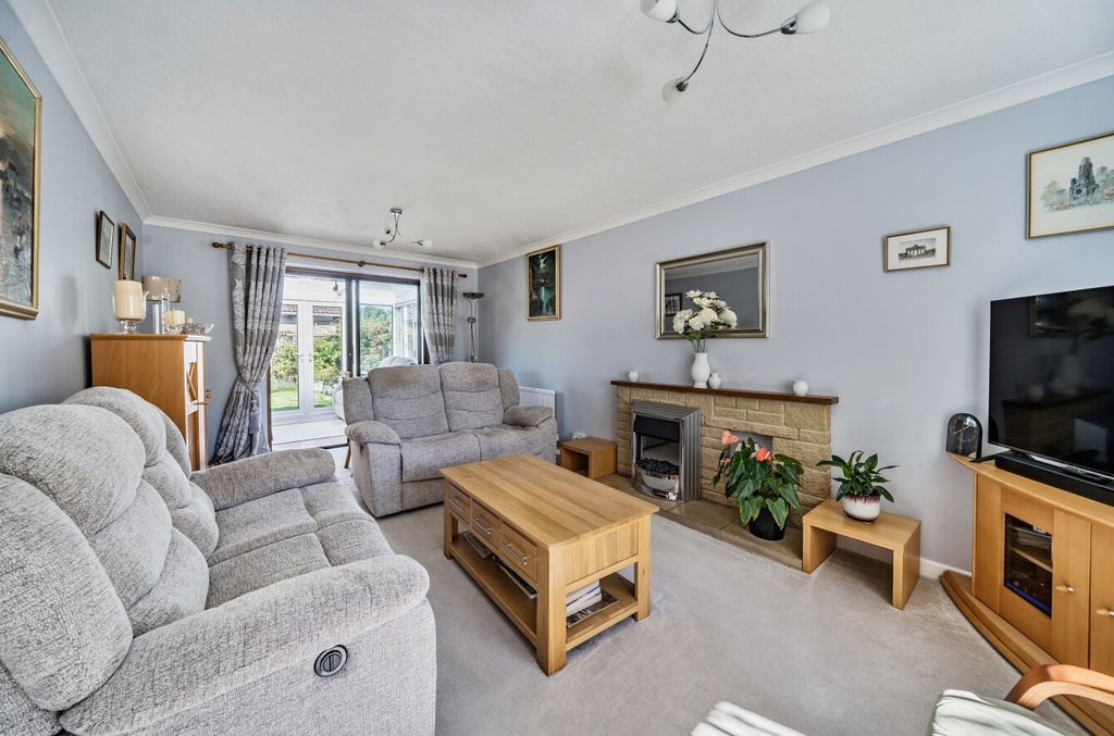 Property photo 3 of 16 Sitting Room