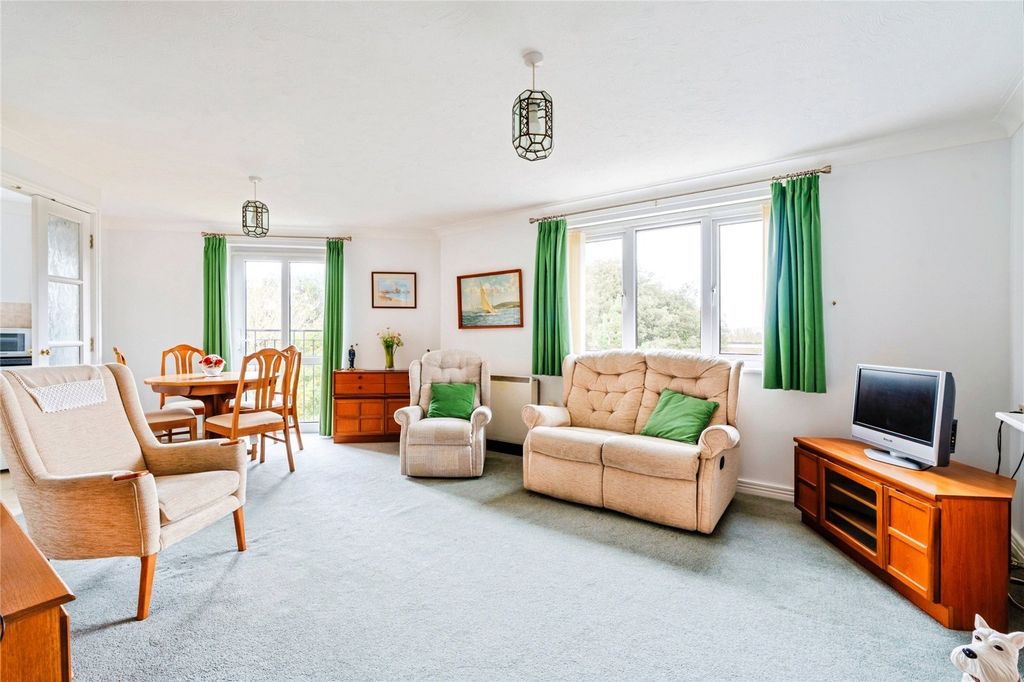 Property photo 2 of 14 Picture No. 21