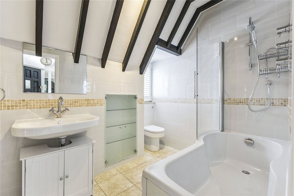 Property photo 3 of 10 Bathroom