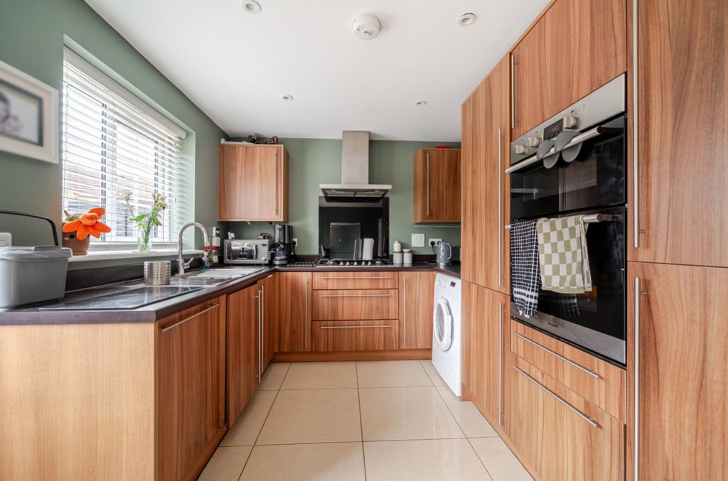Property photo 3 of 27 1509689-18-1A01527495648