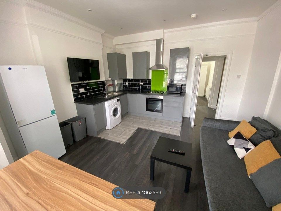 Property photo 2 of 8 Kitchen