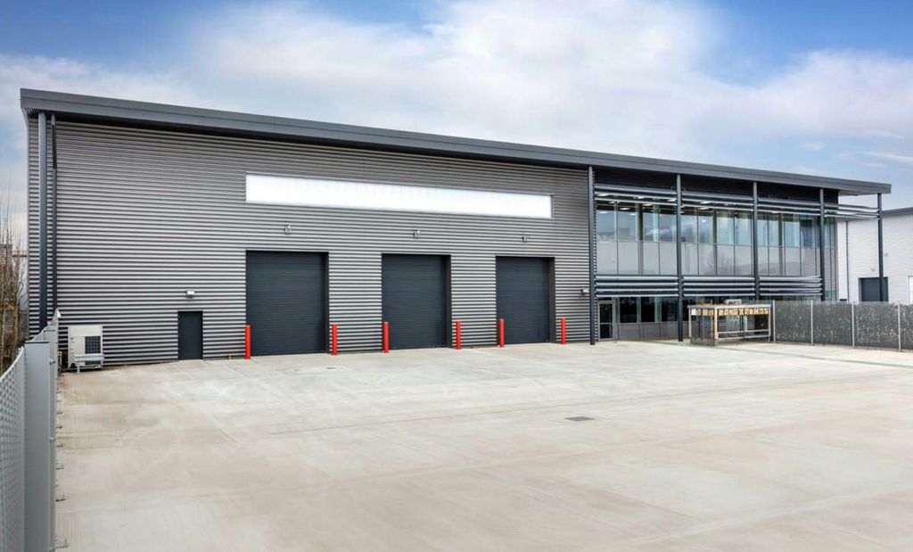 Property photo 1 of 5 690 Stirling Road Slough Trading Estate 1.Jpg