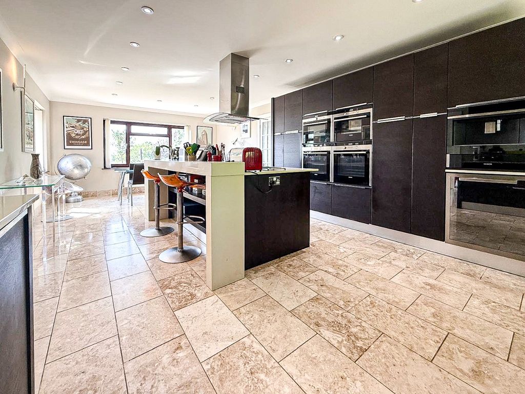 Property photo 2 of 24 5188015