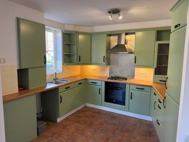 Property photo 2 of 8 Kitchen