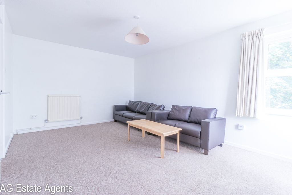 Property photo 2 of 12 Lounge 2