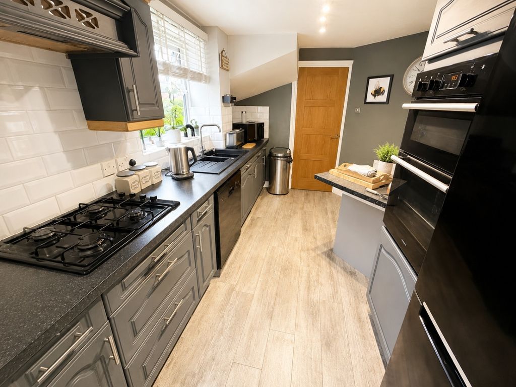 Property photo 2 of 18 5211221