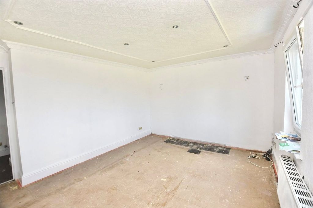 Property photo 3 of 7 Living Room