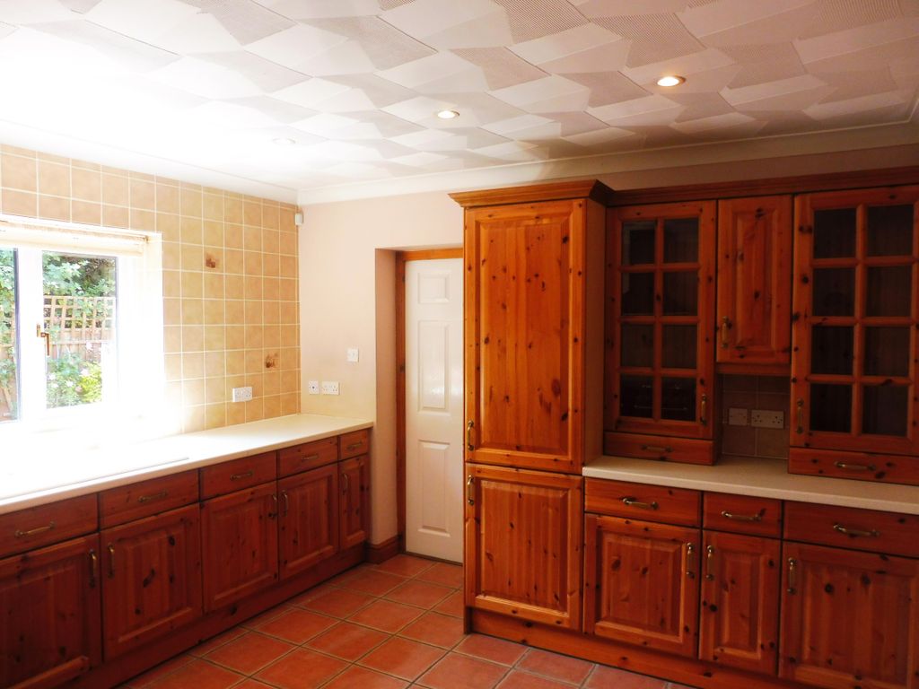 Property photo 3 of 17 Kitchen