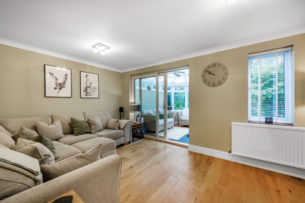 Property photo 3 of 21 Living Room