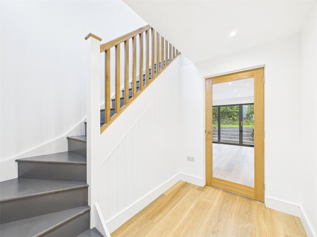 Property photo 3 of 28 Picture No. 03