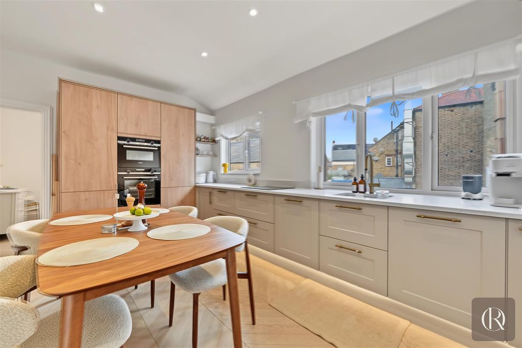 Property photo 3 of 10 7 North Street, London Sw4 0Hn-With Watermark-10.J