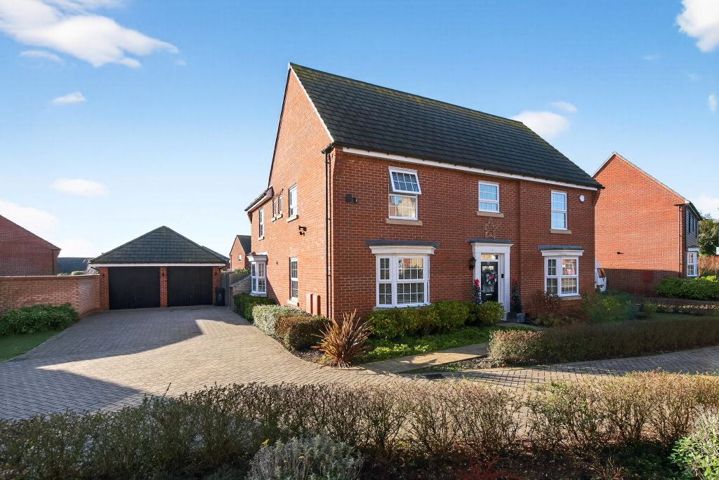 Property photo 3 of 20 Driveway