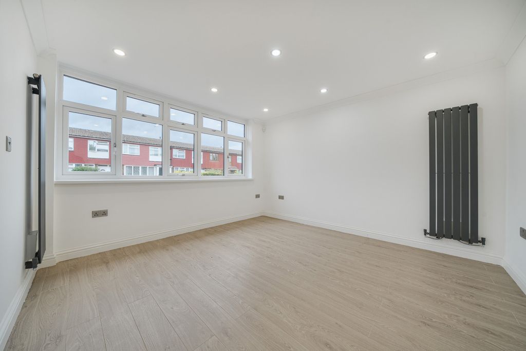 Property photo 2 of 18 1503045-11-6A8418...