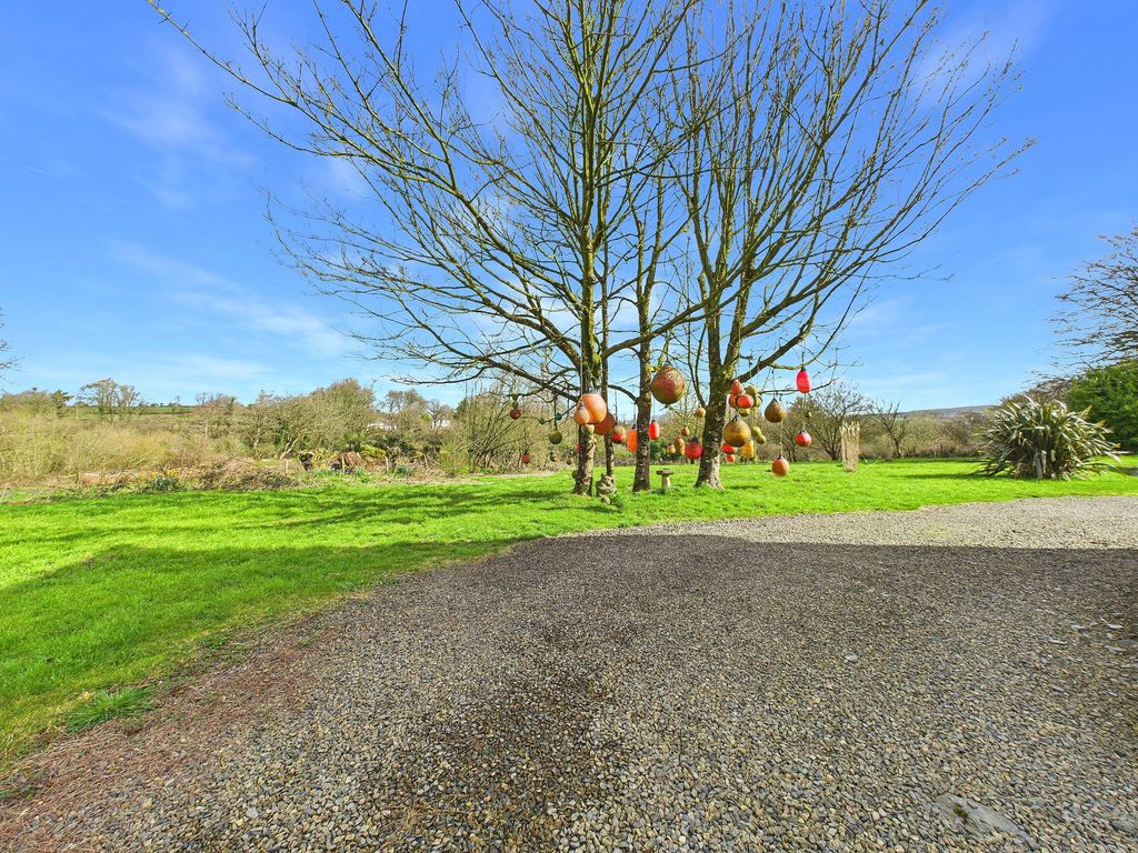 Property photo 3 of 27