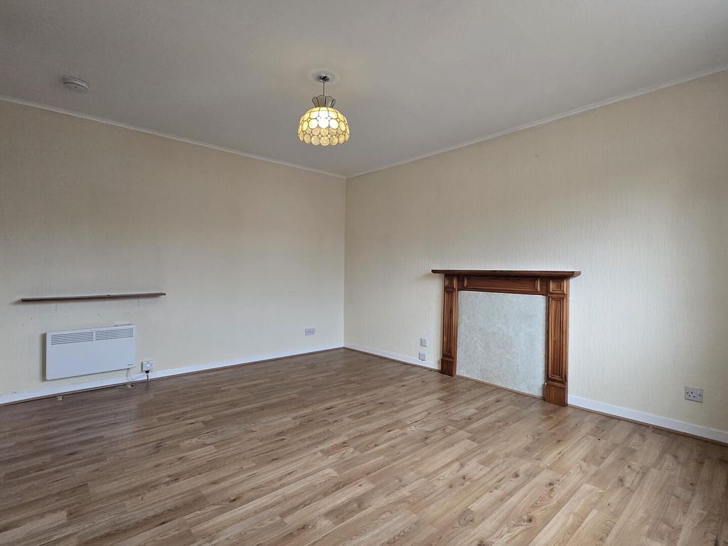 Property photo 2 of 16 Living Room