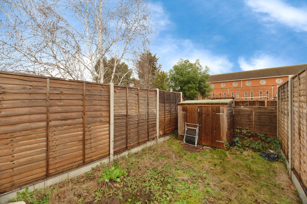 Property photo 2 of 9 Garden