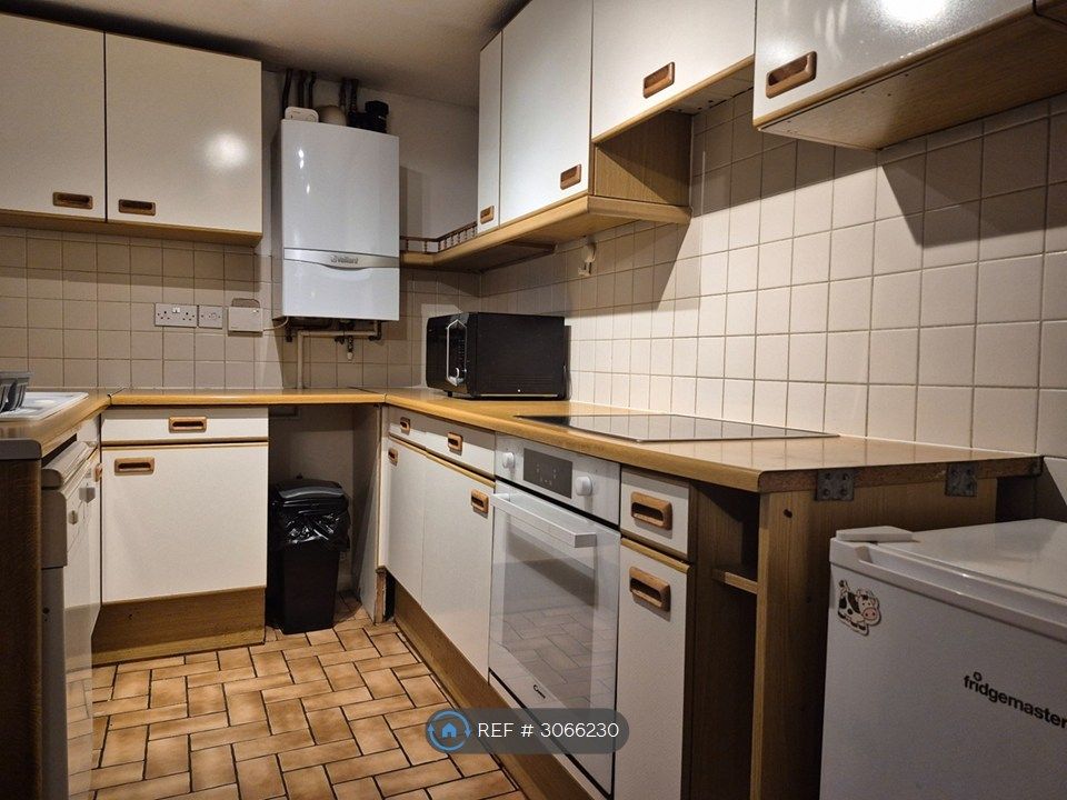 Property photo 1 of 10 Kitchen