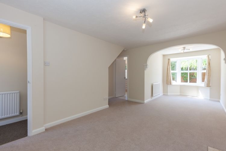 Property photo 2 of 9 201280