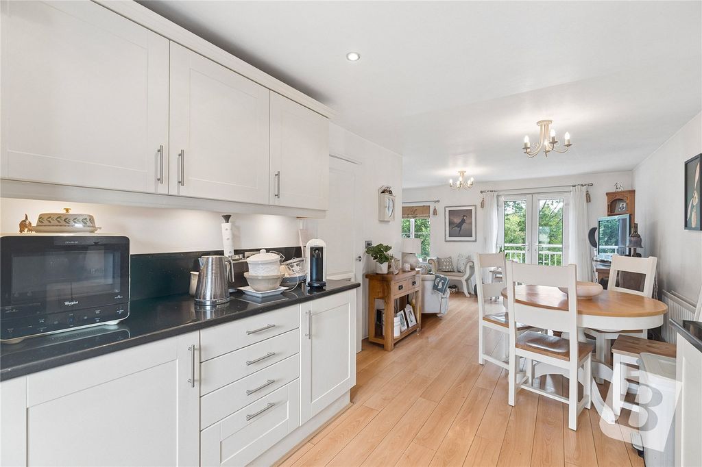 Property photo 3 of 17 Kitchen/ Dining
