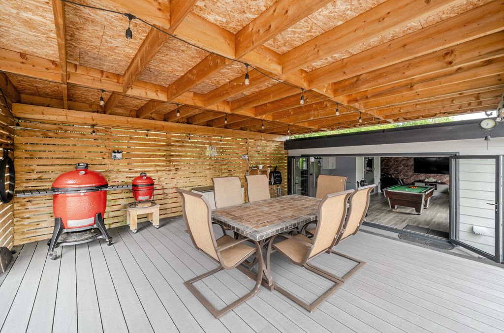 Property photo 3 of 15 Entertainment Space