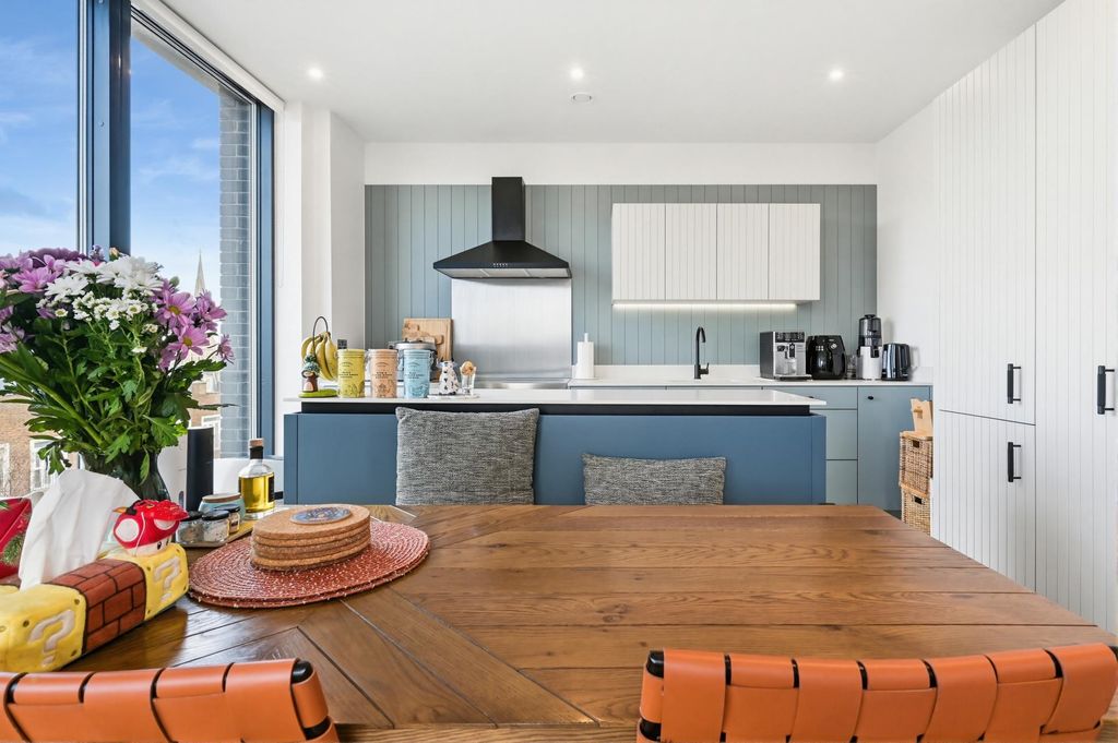 Property photo 3 of 12