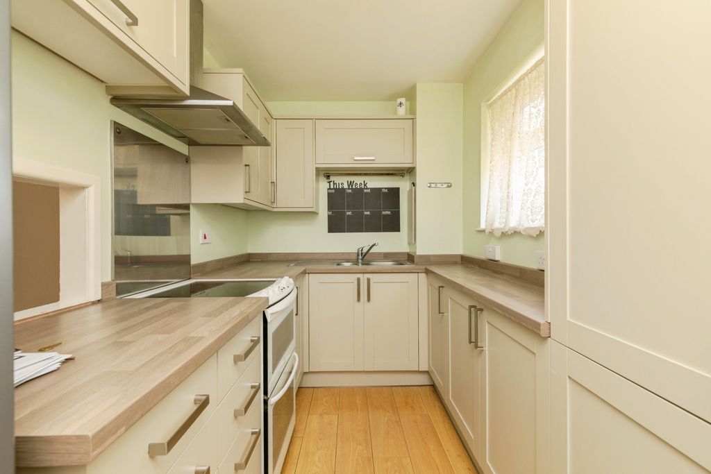 Property photo 2 of 20