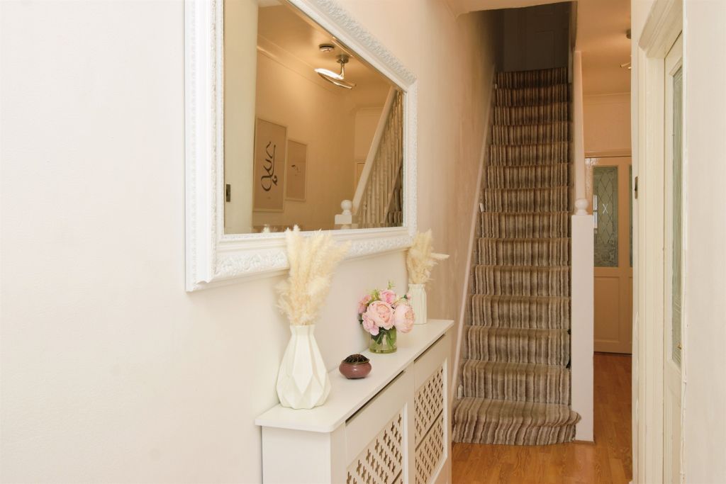 Property photo 2 of 28
