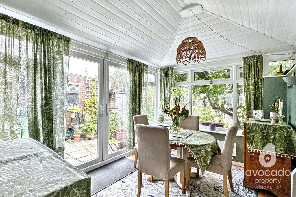 Property photo 3 of 11 4295368