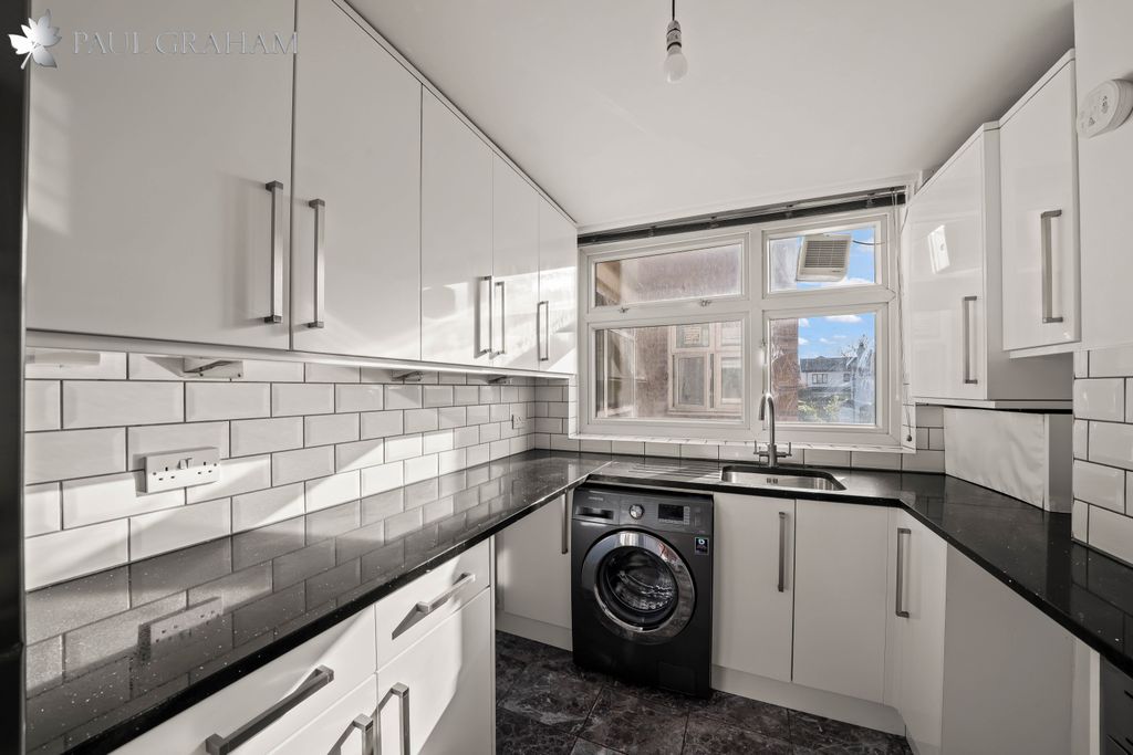 Property photo 3 of 9 Dsc02149