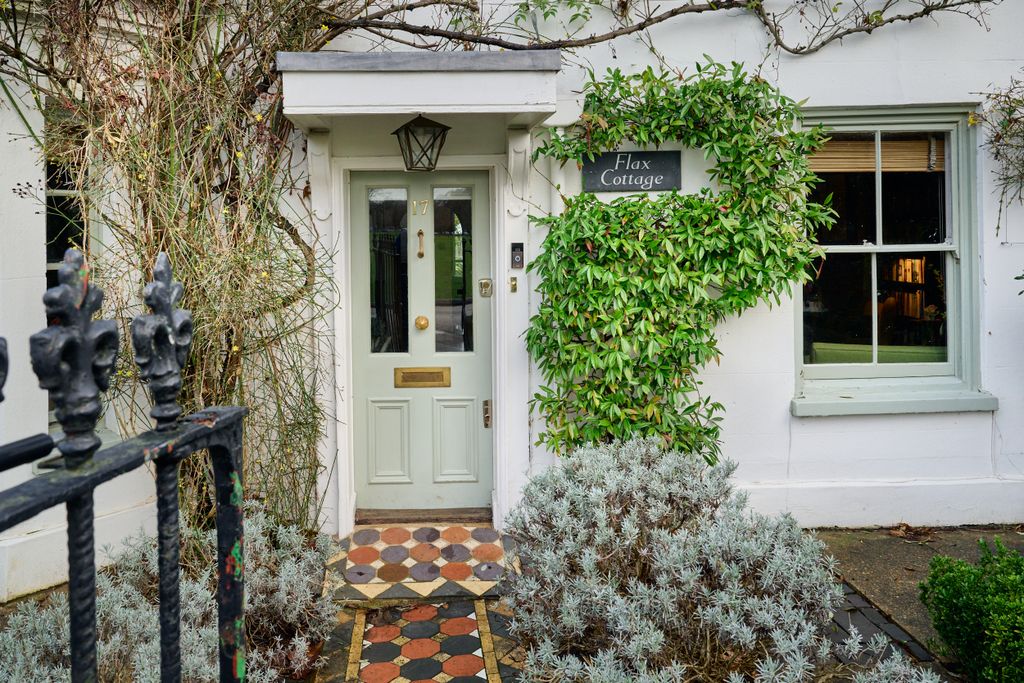 Property photo 2 of 27