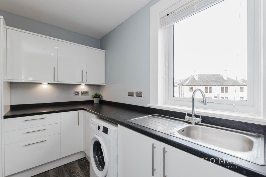 Property photo 3 of 12 Kitchen