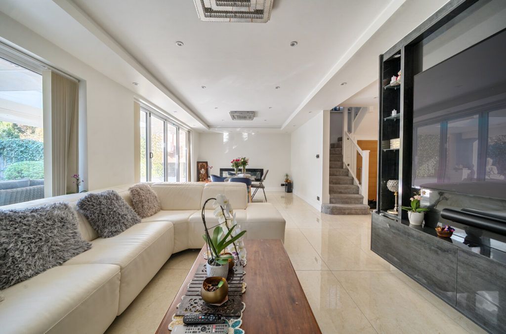 Property photo 3 of 19