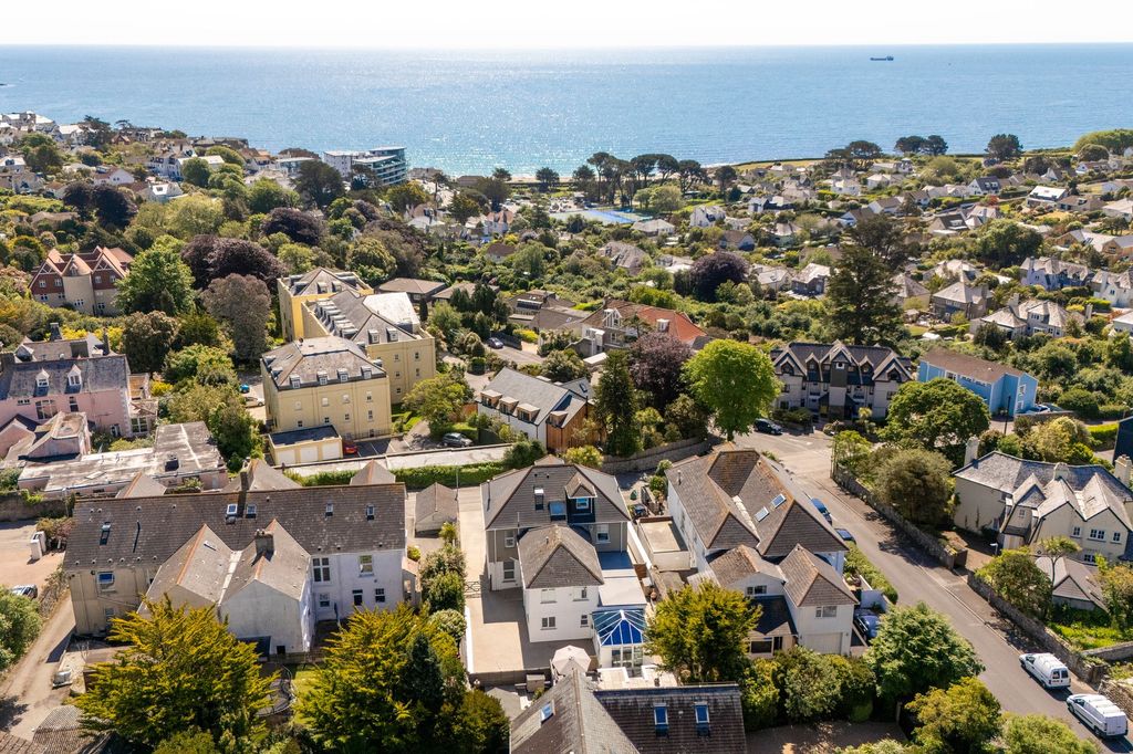 Property photo 3 of 39