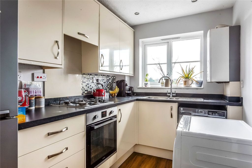 Property photo 2 of 9 Kitchen