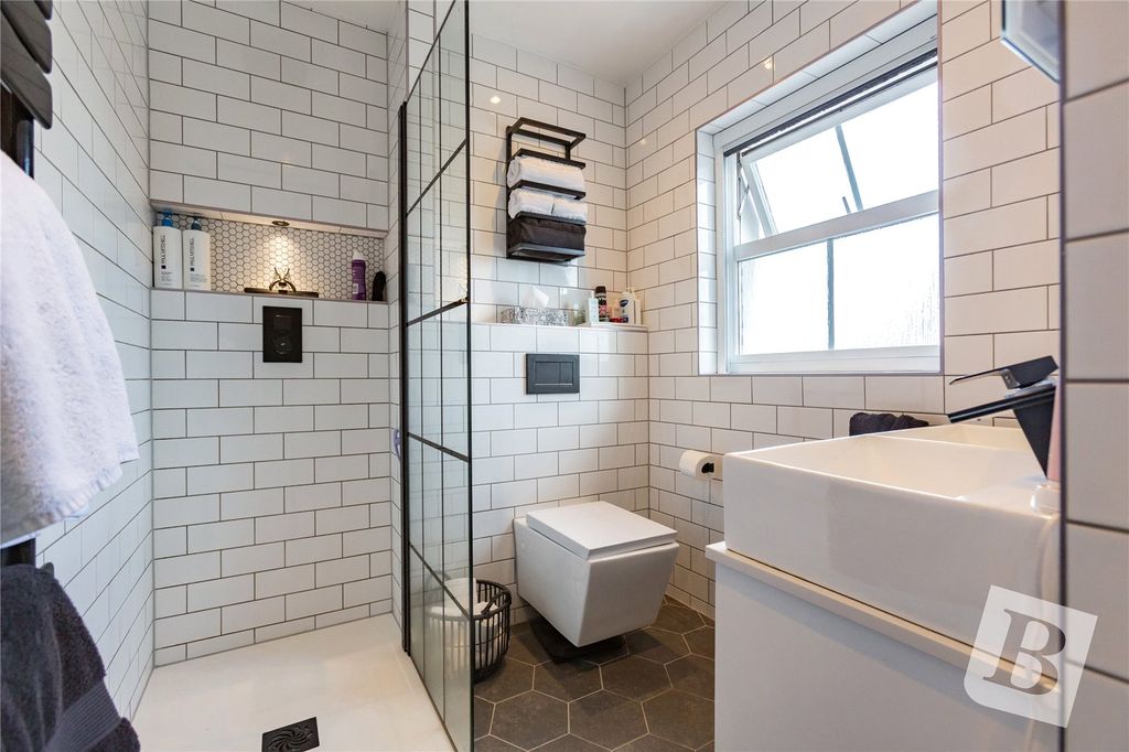 Property photo 3 of 19 En-Suite
