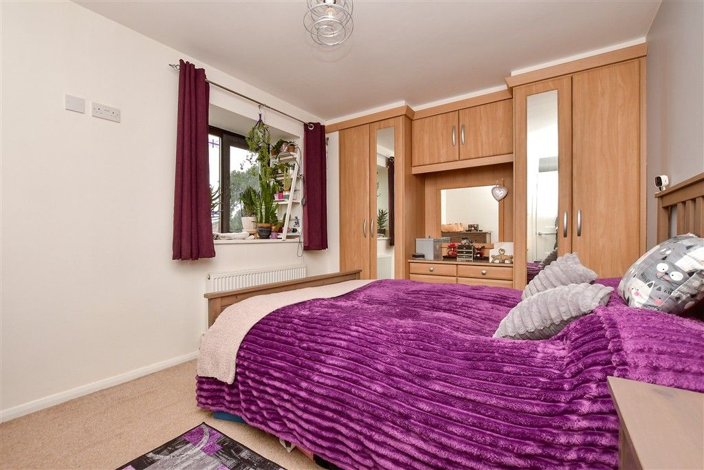 Property photo 2 of 9 Bedroom