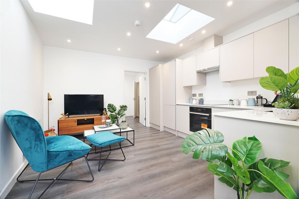 Property photo 3 of 10 Green Yard, Dorking