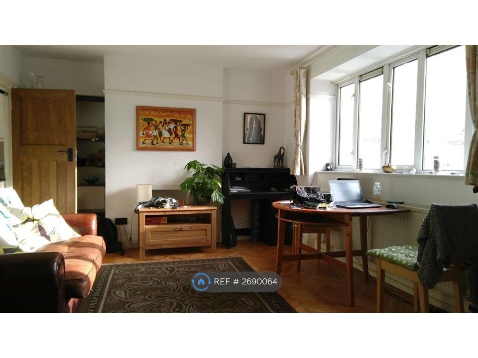 Property photo 1 of 9 Main Studio Room