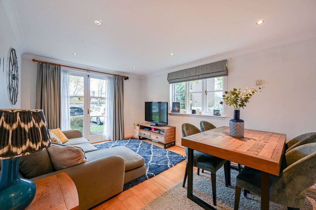 Property photo 2 of 11