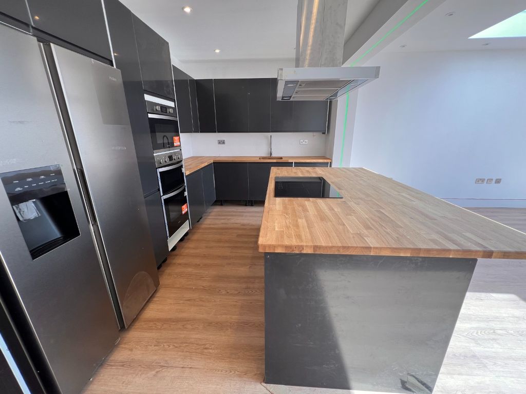 Property photo 3 of 19 2721103