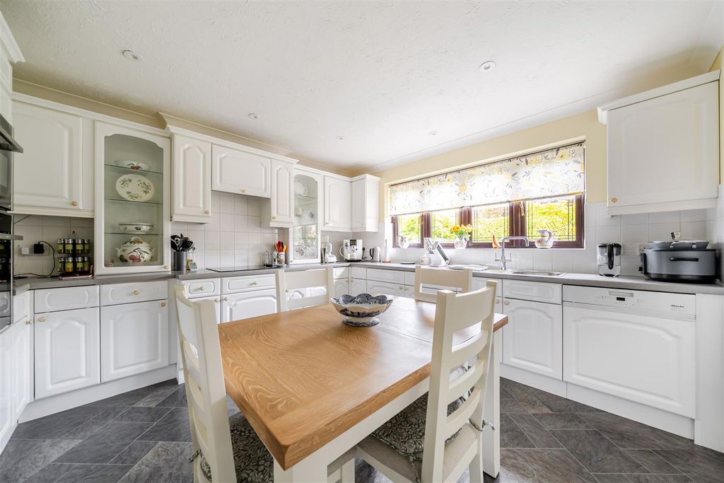 Additional image 9 of 3 bed detached bungalow for saleLondon Road, Liphook GU30