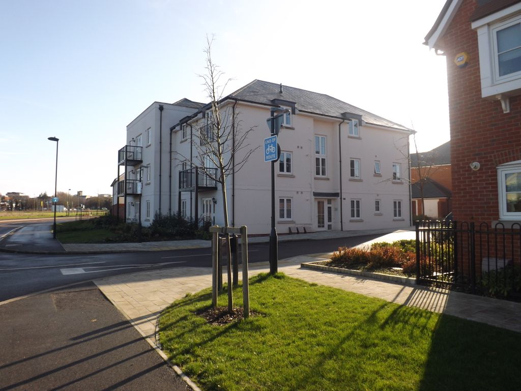 Property photo 3 of 8 External