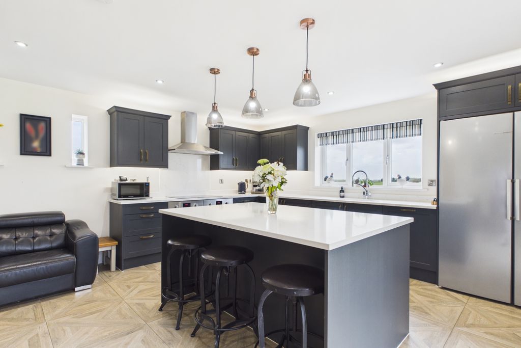 Property photo 3 of 46