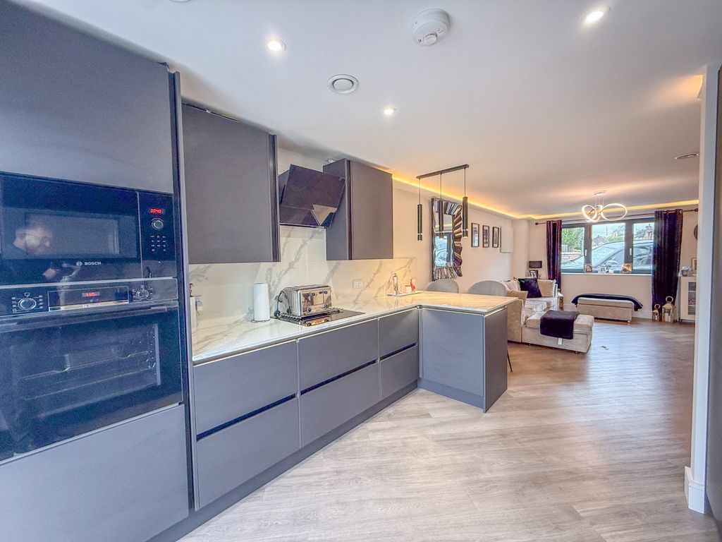 Property photo 2 of 23 4621924