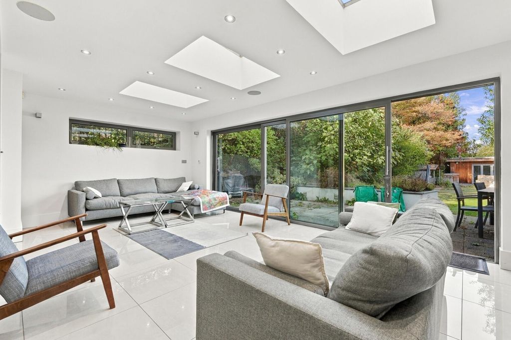 Property photo 3 of 29 Conservatory