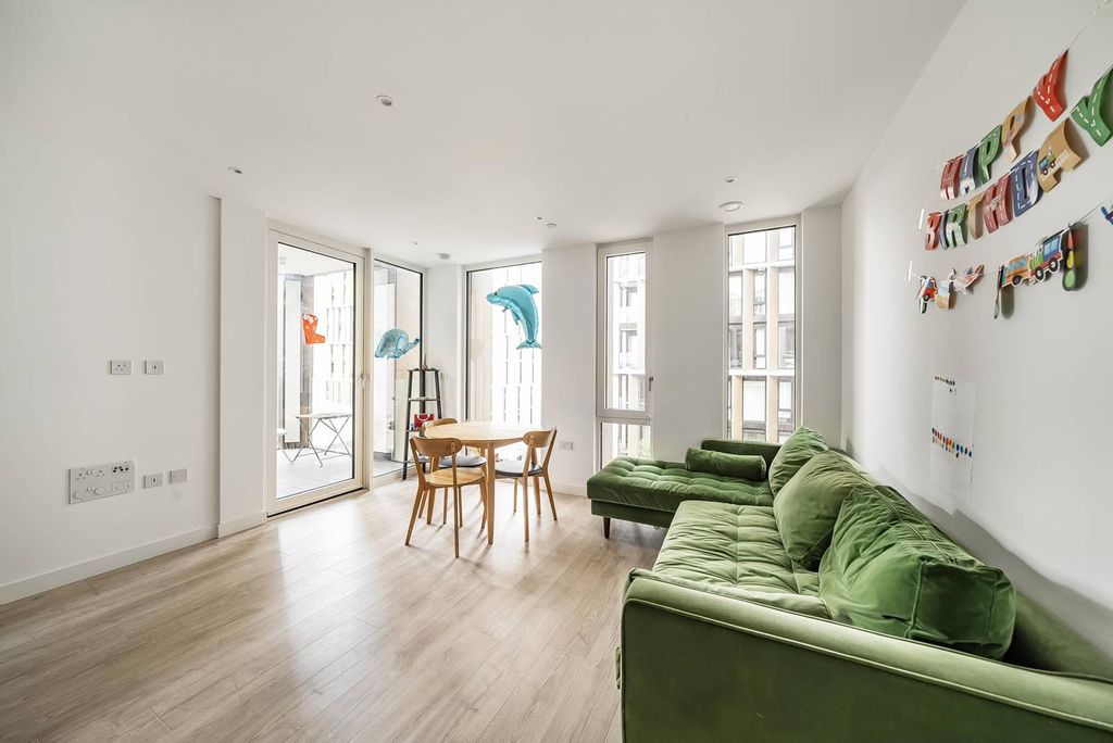 Property photo 2 of 22