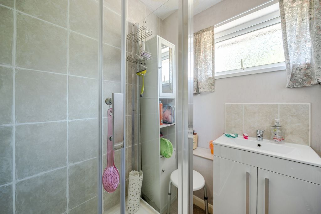 Property photo 3 of 17 Shower Room